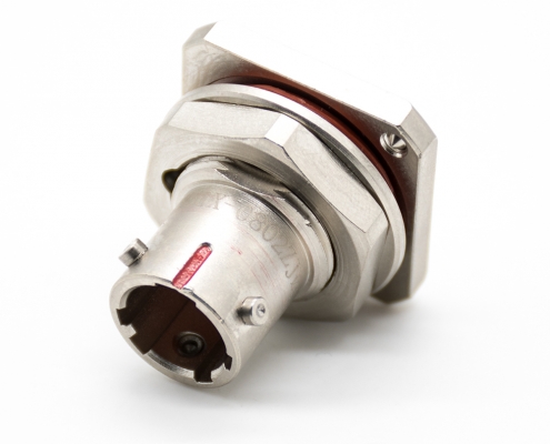 Y50X圆形阿联酋vs丹麦亚盘08壳体号2芯公插座卡口连接前锁穿墙焊杯镀镍直式防水阿联酋vs丹麦亚盘